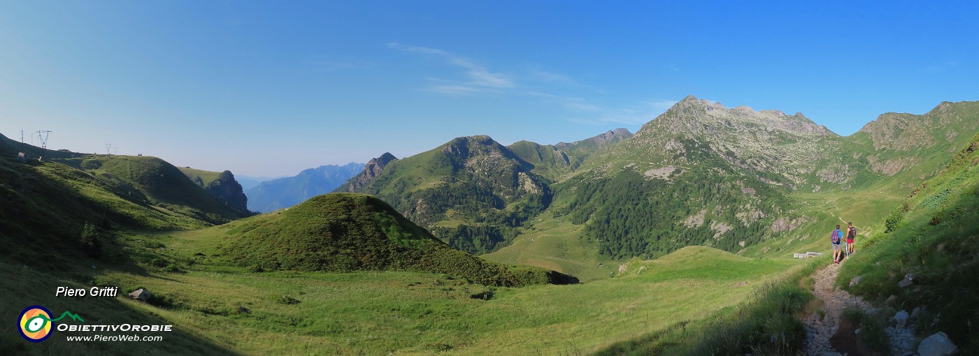06 Il sole splende sulla conca da Ca' San Marco al Passo di Verrobbio.jpg